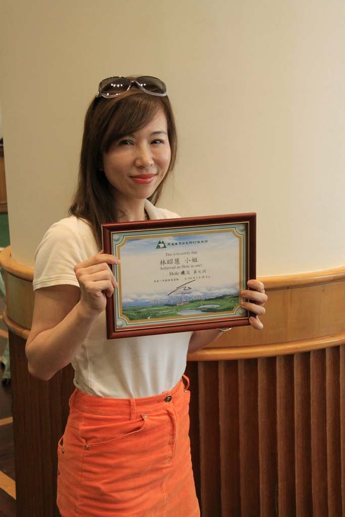 Christina Lin with her hole in one plaque